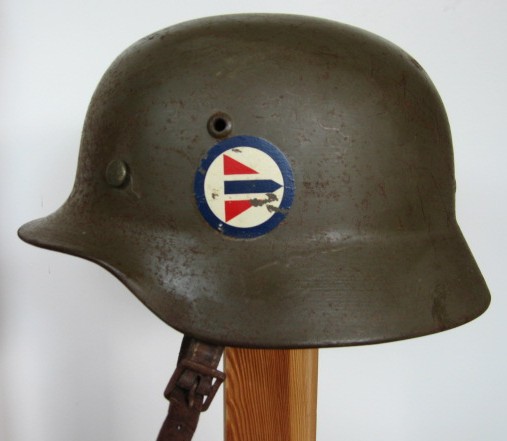 Casque allemand WWII et son insigne ... No-m3510