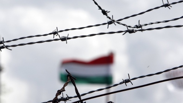 Crise des migrants: la Hongrie sort les barbelés . Hongri10