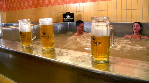 Insolite  : la première piscine de bière au monde . Piscin10