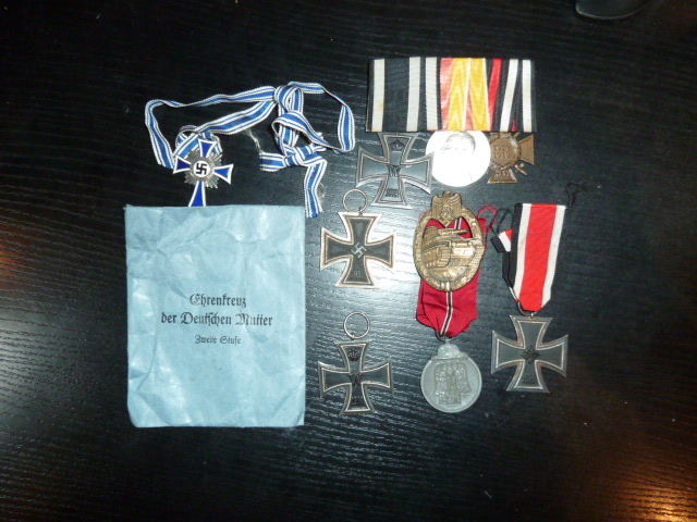 Lot de médailles dont Panzerkampfabzeichen! P1300420