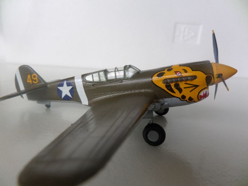 CURTISS P40 E KITTYHAWK Réf 80266 P40e_010