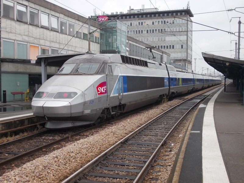 TGV-R Kato : échange motrices POS contre Réseau Dscn0414