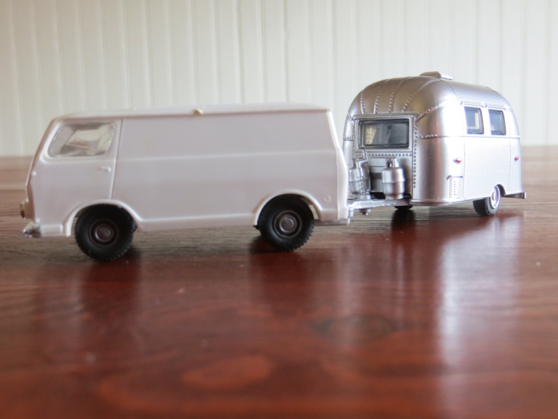Vans with retro trailer! Mini_l12