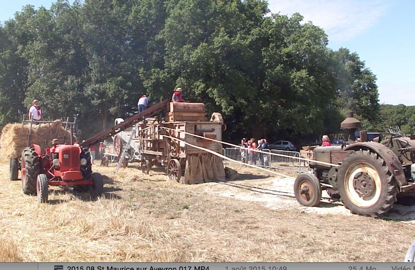 45- St Maurice sur Aveyron : MOISSONS et BATTAGES   2015_036