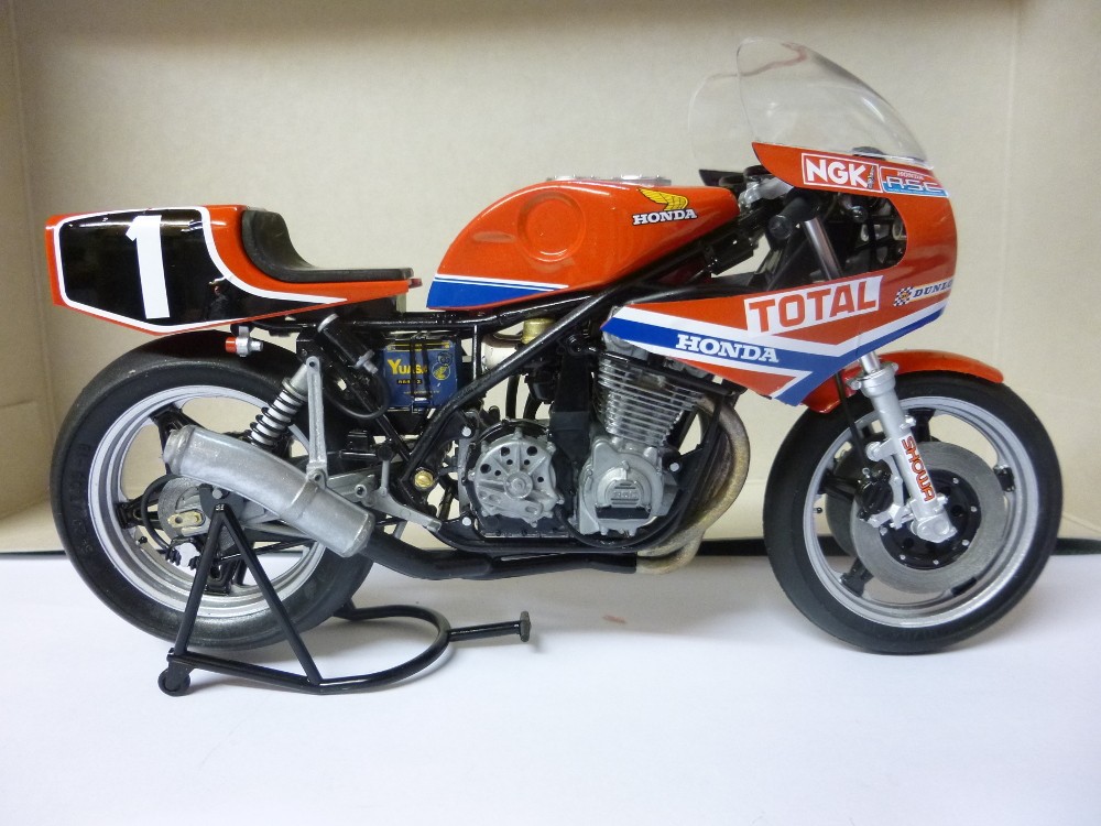 HONDA RS1000 Endurance Racer 1:12 Tamiya Fertig P1040445