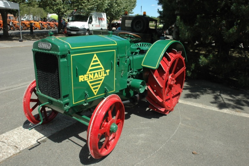 28 CHARTRES .Passion Renault au Musee le Compa  le 27 et 28 juin 2015 Dsc_0080