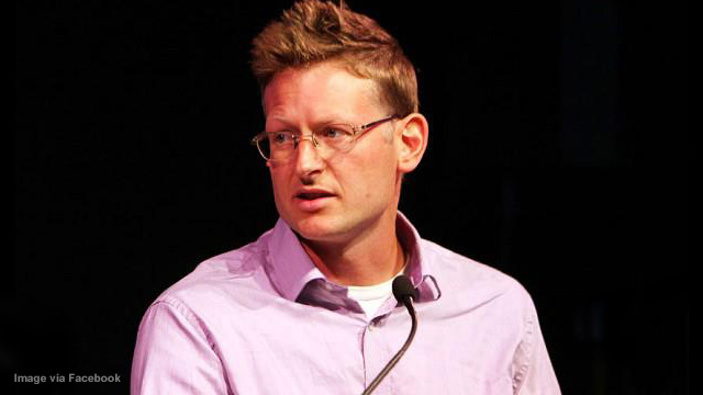 PRO-GMO CORPORATE SHILL MARK LYNAS EXPOSED YET AGAIN AS A SELF-CONTRADICTING LIAR Mark-l10
