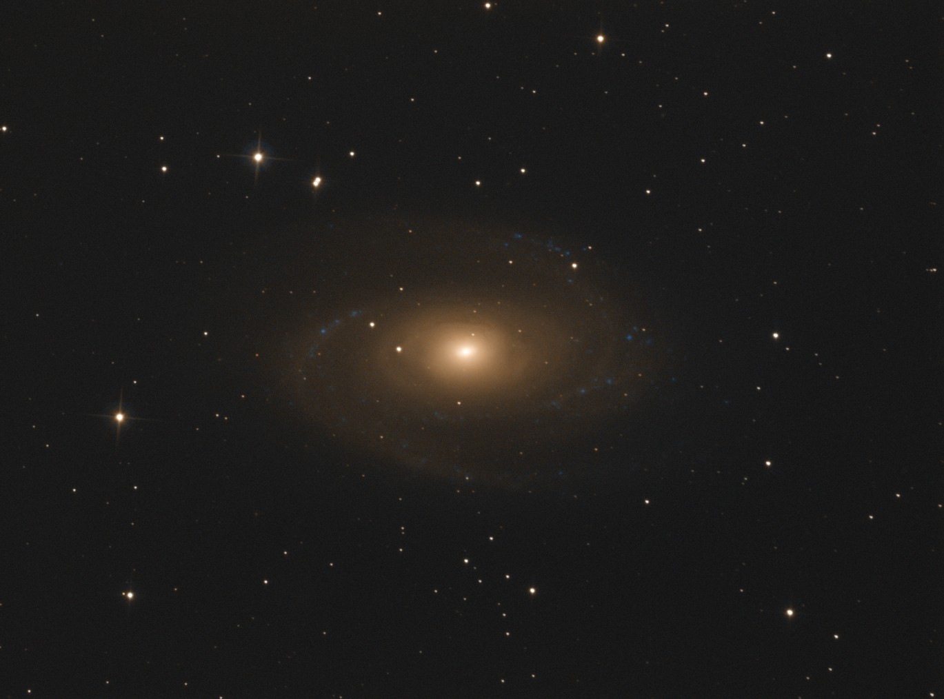 M81 et M82 en Ha et proche IR M81_bi10