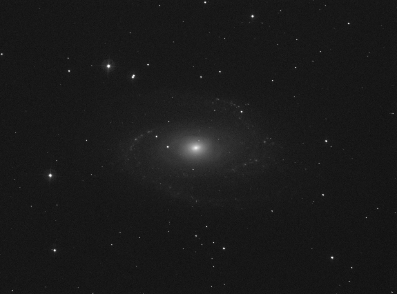 M81 et M82 en Ha et proche IR M81_ha10