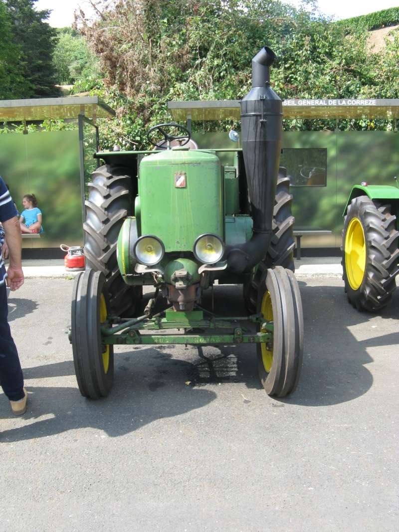 19  UZERCHE :Vide grenier agricole par Uzerche auto rétro  Img_2922