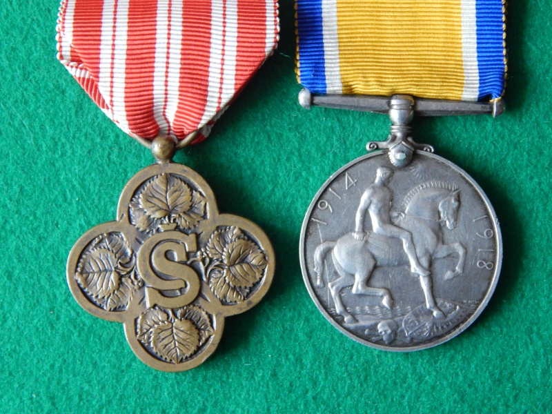 Croix de guerre Tchécoslovaquie et commémo anglaise 1914-1918 Dscn1319