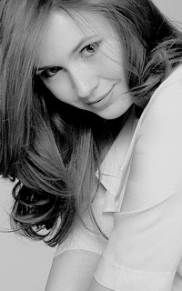 KAREN GILLAN Karen810