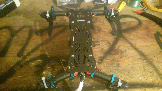 Mokaframe FPV racer (quadrirotor) Dsc_0419