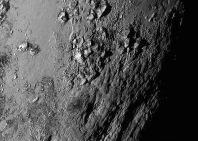 pluton - images en couleurs de Pluton Nh-plu10