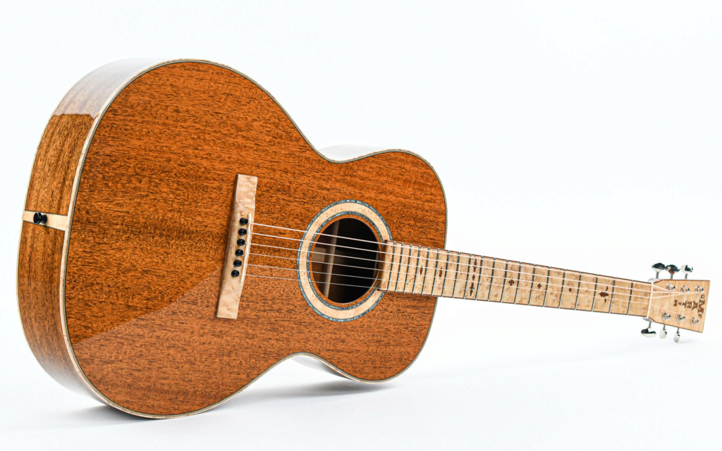 une bien belle petite MARTIN mahogany CS 143