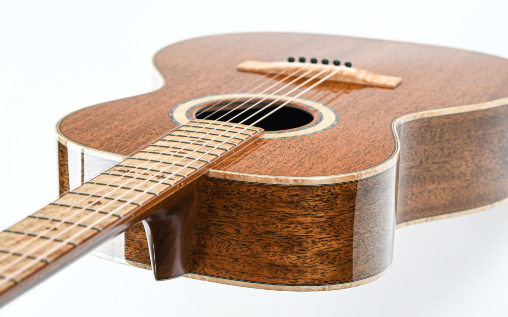 une bien belle petite MARTIN mahogany CS 258