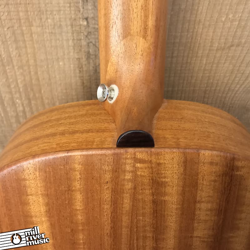 une bien jolie parlor de luthier US à 2000 € tout compris... Hbysy710