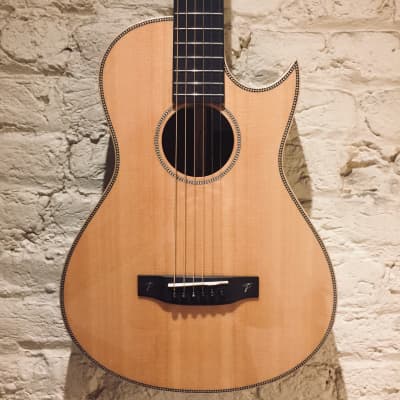 une excellente guitare de voyage Xsu1hk10