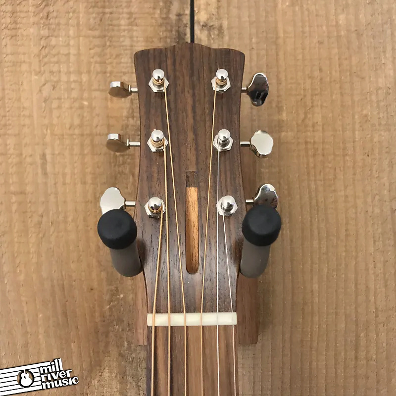 une bien jolie parlor de luthier US à 2000 € tout compris... Zlrwwr10