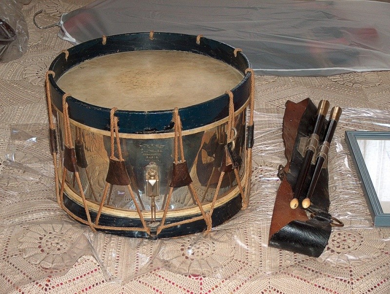 Les instruments de musique : caisses - tambours - clairons - trompettes  Caisse10