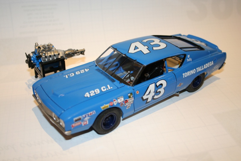 '69 Ford Torino Talladega "Richard Petty" (Polar lights) [Terminée] 110