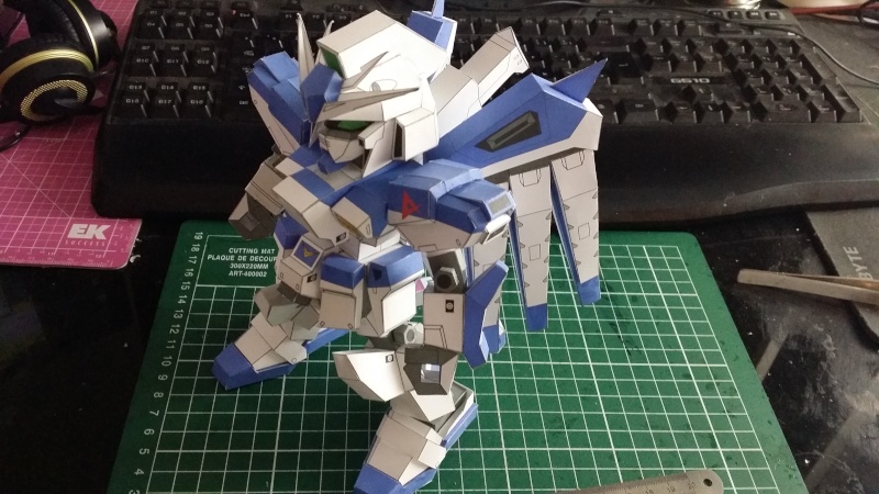SD Hi-v Gundam bleu 20150818