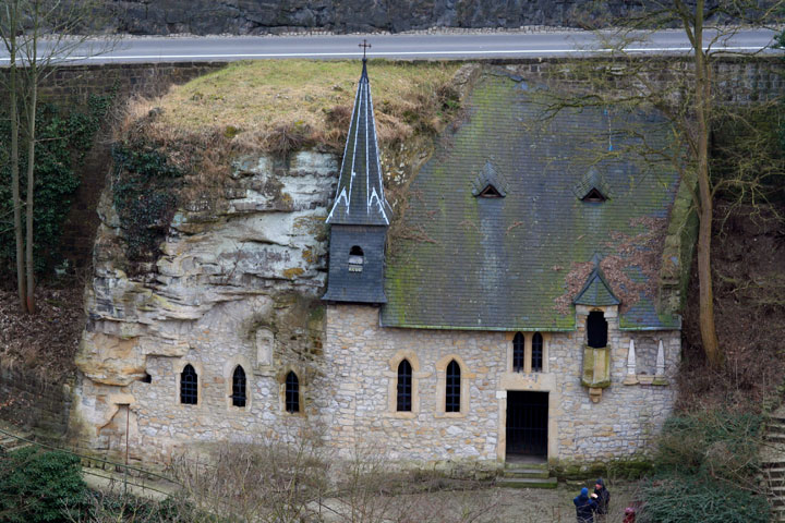 Une chapelle mais ou se trouve t'elle, pas chez nous. Aa10