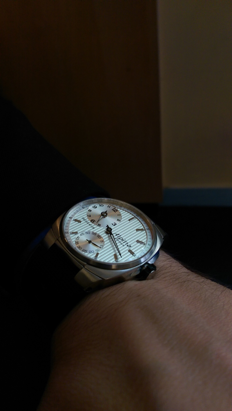 frederique constant - Le club des heureux possesseurs d'ALPINA - tome III - Page 21 Imag2412