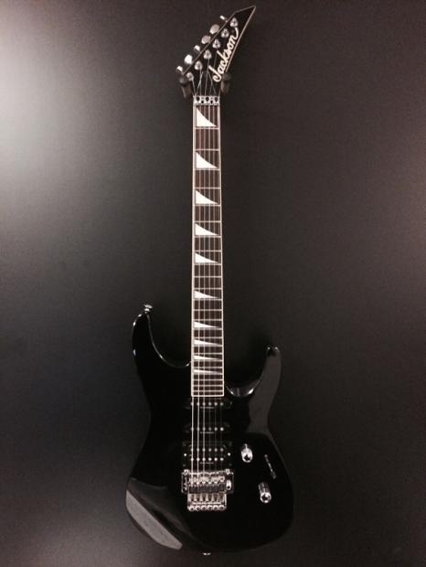 Cote des guitares Jackson/Charvel - Page 8 Sozqrx10