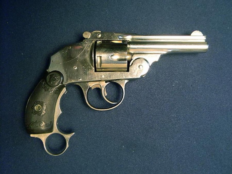 Copie du revolver S&W Safety Hammerless par Us Revolver Co. Iverkn10