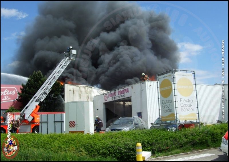 11h40-03/06/2015 Incendie faubourg Bxl - Meise ( Photos-Fotos et/en vidéos ) Meise_15