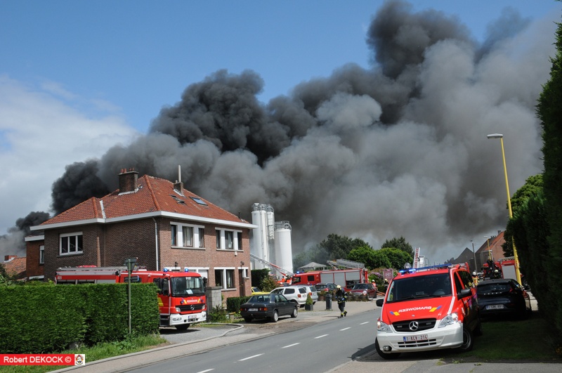 11h40-03/06/2015 Incendie faubourg Bxl - Meise ( Photos-Fotos et/en vidéos ) W_rdk_10