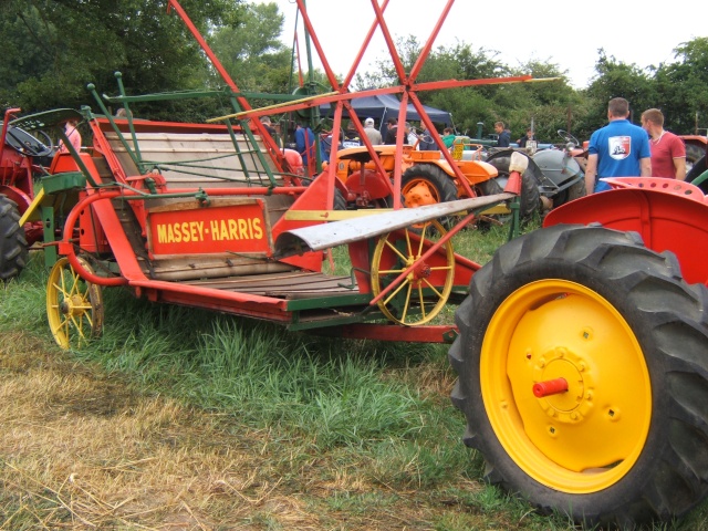 la plus grande exposition de tracteurs dans le nord sec-bois Dscf4654