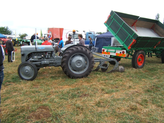 la plus grande exposition de tracteurs dans le nord sec-bois Dscf4658