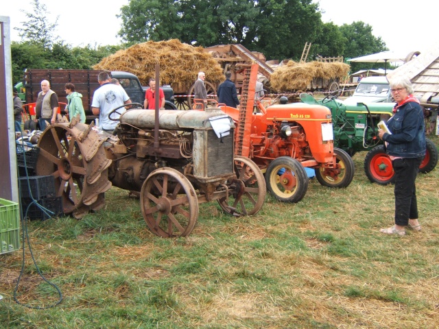 la plus grande exposition de tracteurs dans le nord sec-bois Dscf4675