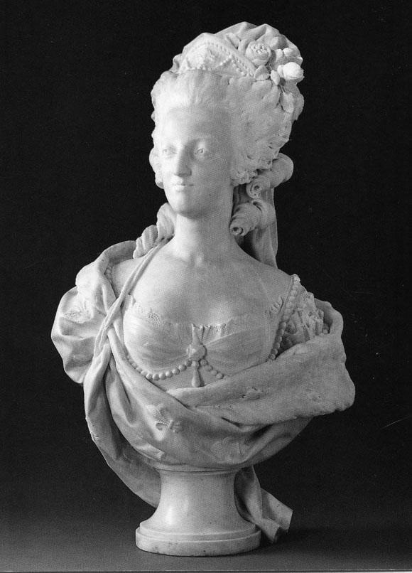 Les bustes de Marie-Antoinette par Boizot - Page 2 Column10