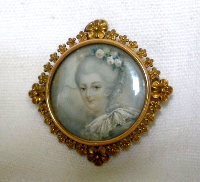 Collection : miniatures de Marie Antoinette et de ses proches - Page 7 Zzz22