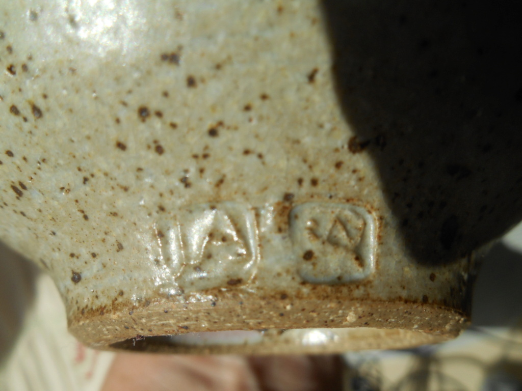 I A & A O studio pottery marks - Any ideas please on maker? Ian Auld like Dscn0417