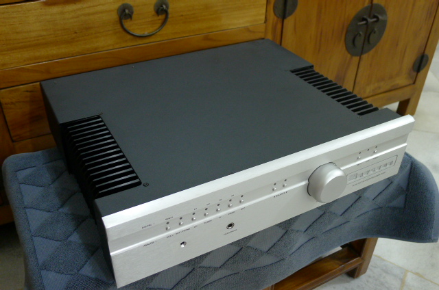 Bryston B100 SST Integrated Amplifier (Used) SOLD P1100556