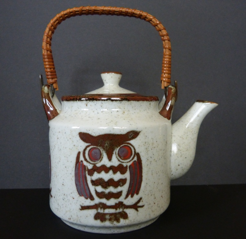 Owl teapot - Korean P2130510