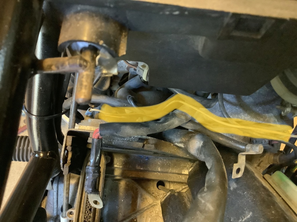 3 white wires under engine  088cc710