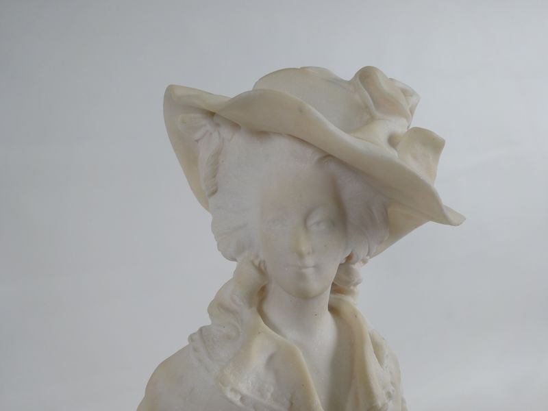Collection : statuettes représentant la Reine Marie-Antoinette 14335012