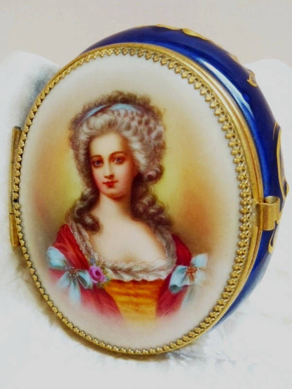 Collection : miniatures de Marie Antoinette et de ses proches - Page 7 Zzzvv10