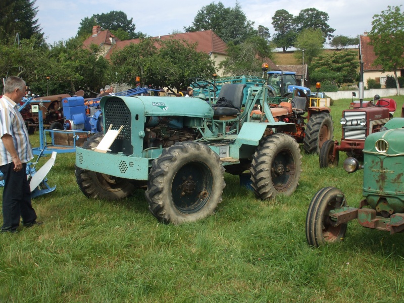 Tracteurs anciens et démonstration forestiere à La Breteniere (39) le 21-07-2015 Dscf8141