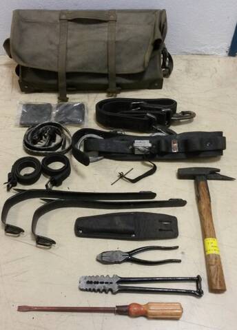 lot de 10 anciens outils (marteau, clé à molette, scie style