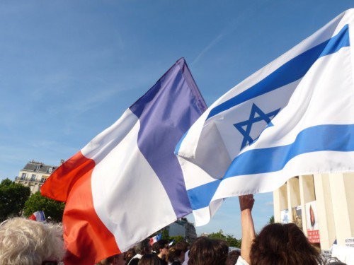 QUAND L'ARMEE ISRAELIENNE N'HESITE PAS A HUMILIER LA FRANCE 14394810