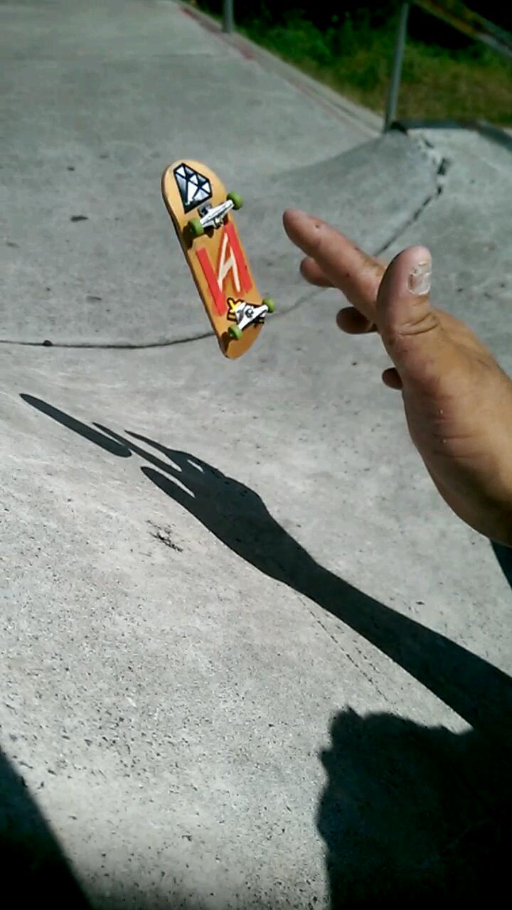 Post your fingerboard pictures! - Page 15 Video010