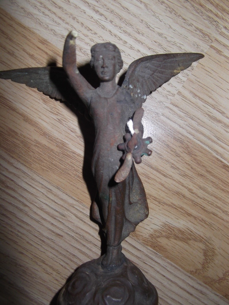 please help ID my bronze angel car mascot??? Dscf5312