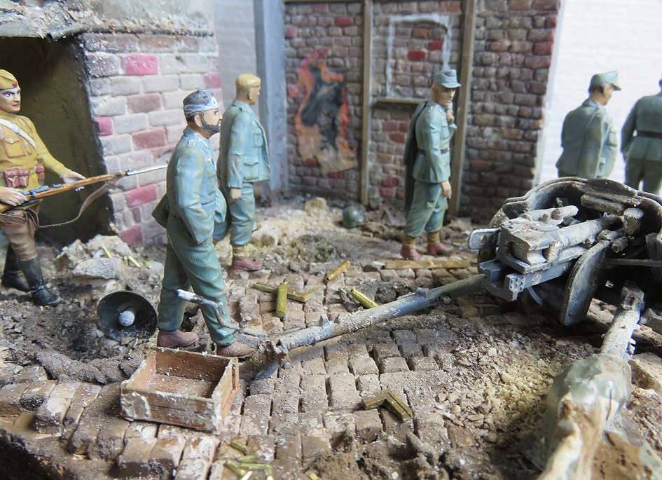 Mur d'usine _ Stalingrad Septembre 42 _ Victoire __1/35 - Page 4 15080414