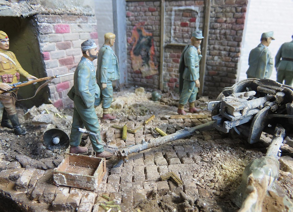 Mur d'usine _ Stalingrad  Septembre 42 _ Victoire __1/35 - Page 4 15080414